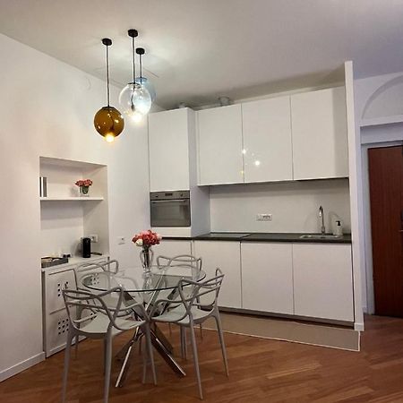 Casa Vercelli Delizioso Bilocale Moderno Nella Vecchia Milano Bagian luar foto