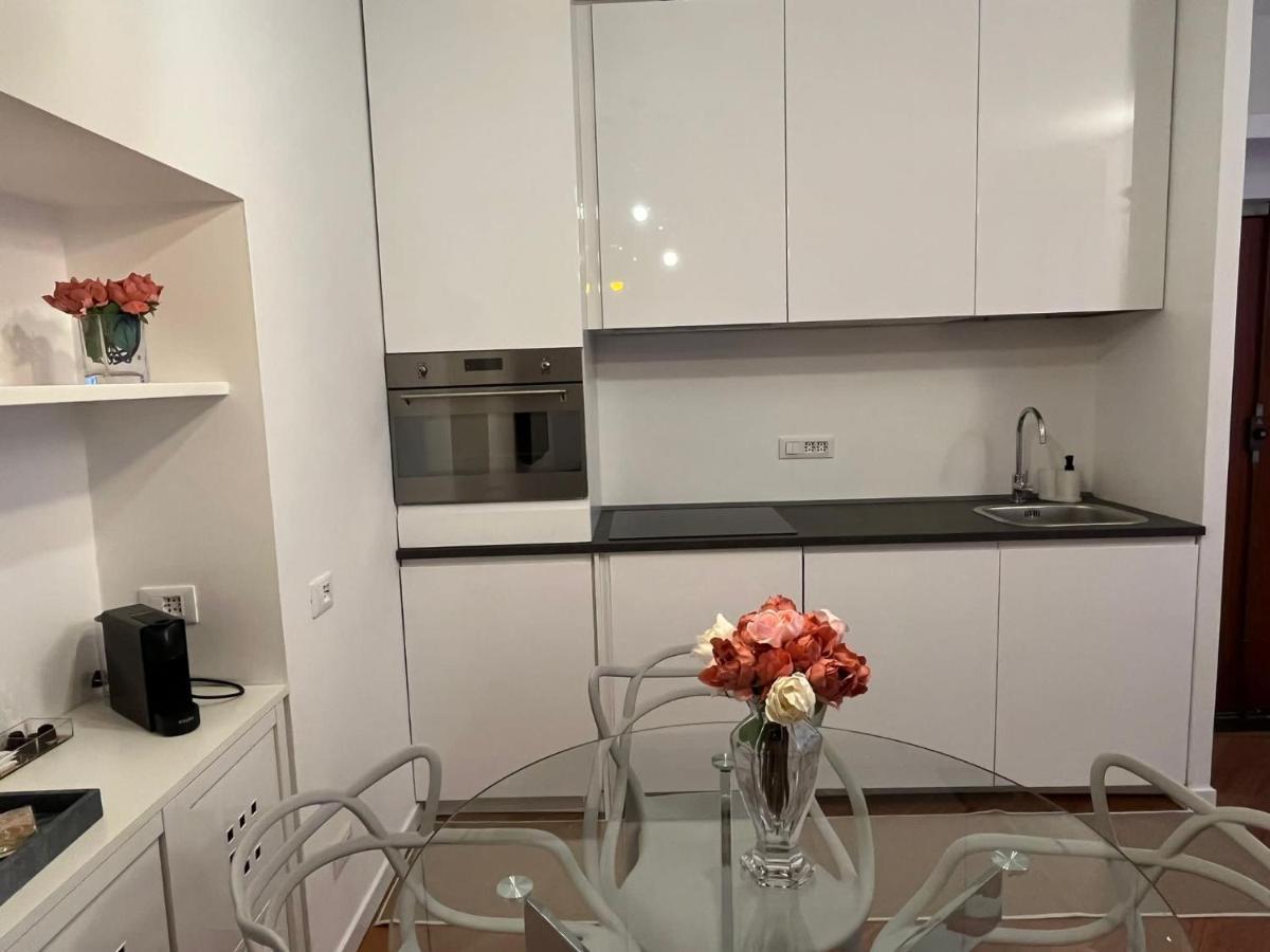 Casa Vercelli Delizioso Bilocale Moderno Nella Vecchia Milano Bagian luar foto