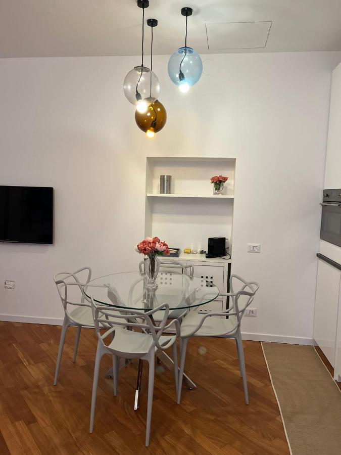 Casa Vercelli Delizioso Bilocale Moderno Nella Vecchia Milano Bagian luar foto
