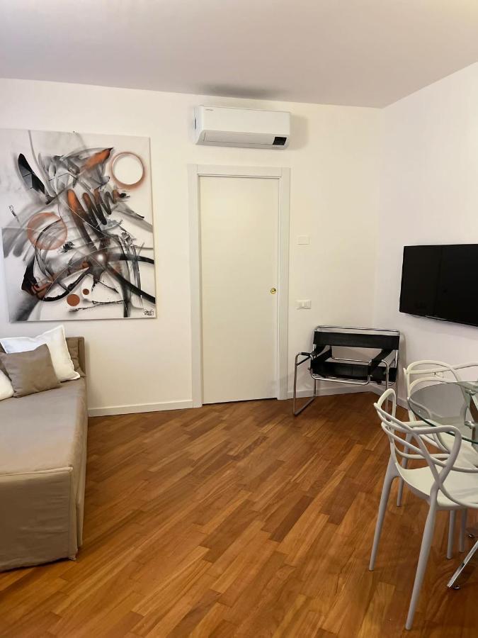 Casa Vercelli Delizioso Bilocale Moderno Nella Vecchia Milano Bagian luar foto