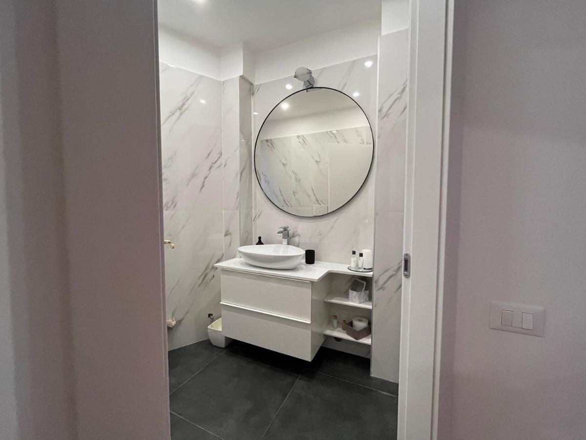 Casa Vercelli Delizioso Bilocale Moderno Nella Vecchia Milano Bagian luar foto