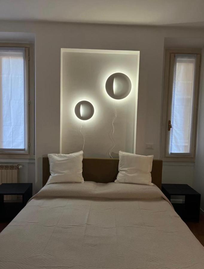 Casa Vercelli Delizioso Bilocale Moderno Nella Vecchia Milano Bagian luar foto