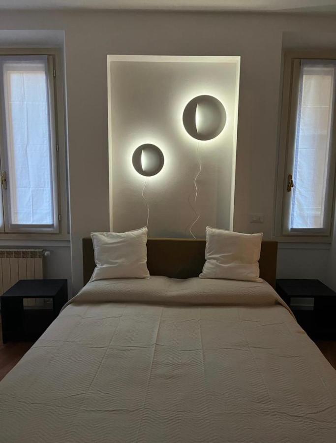 Casa Vercelli Delizioso Bilocale Moderno Nella Vecchia Milano Bagian luar foto
